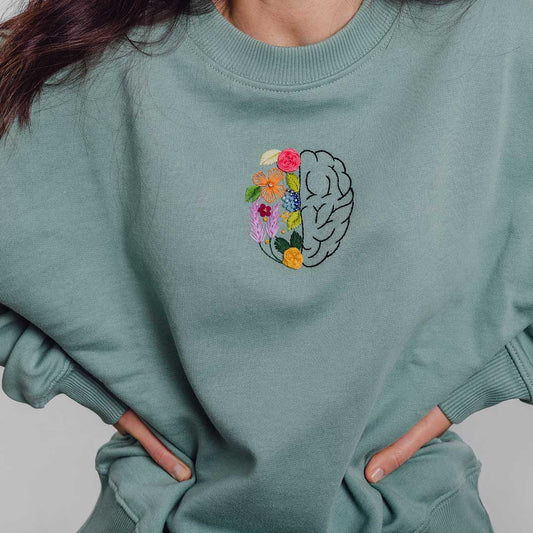 felpa ricamo cervello ravvicinata