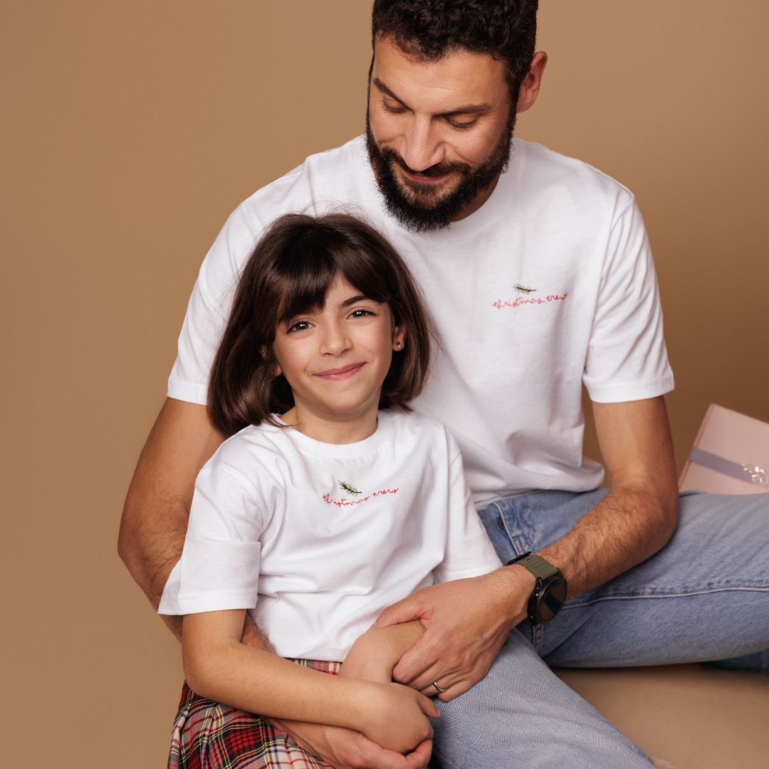 T-Shirt Slogan Natale per tutta famiglia: Più capi acquisti, più risparmi!